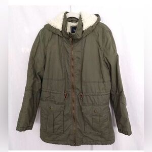 Women’s Gap Sherpa Lined Coat.. Size: Large.. Color: Green